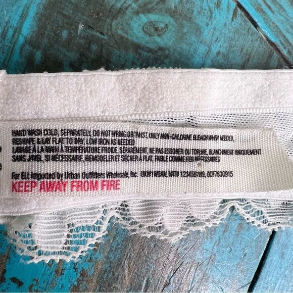 Intimately Free People Galloon Lace Halter Bra Size M - Picture 8 of 9